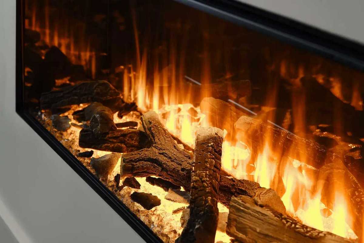 Электрокамин BRITISH FIRES New Forest1900 with Deluxe Real logs - 1900 мм